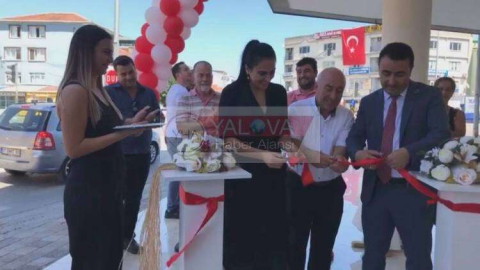 ALTINOVA DAMLA BAYAN KUAFÖRÜ HİZMETE AÇILDI.