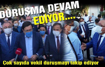 Gözler adliye binasında