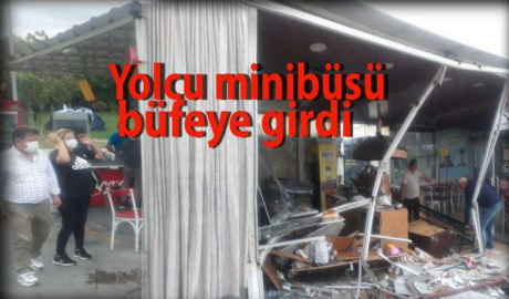 Minibüs büfeye girdi