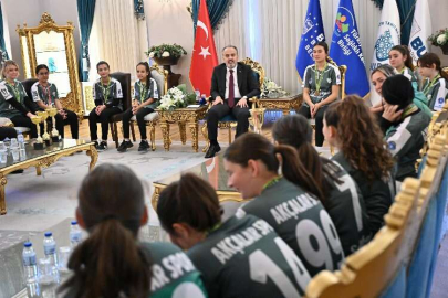 Bursalı şampiyon sporculardan Başkan Aktaş’a ziyaret
