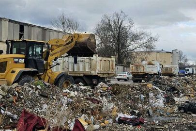 Bursa Osmangazi'de kaçak atılan molozlar temizlendi