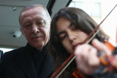 Denizli'de Çanakkale türküsünü söyledi