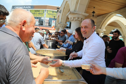 Geyve'de binlerce kişiye aşure ikramı