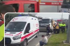 Yalova plakalı araç kaza yaptı