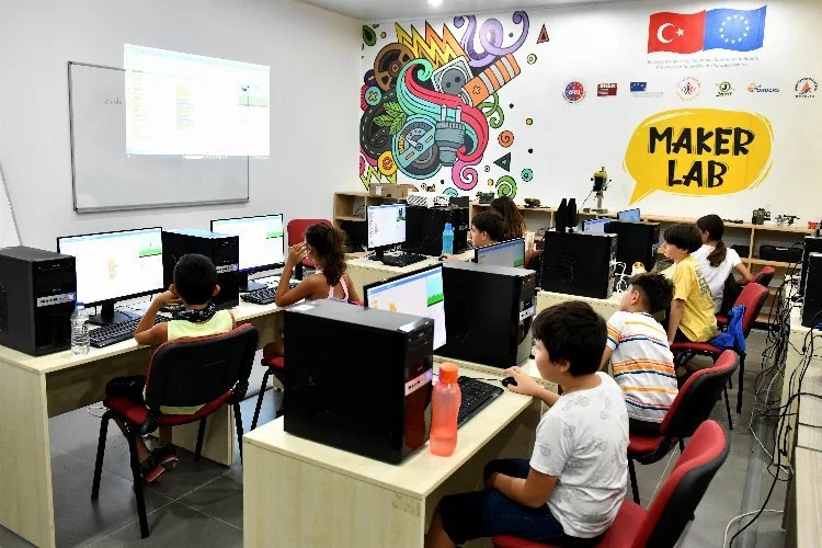 Antalya Muratpaşa'da robotik kodlama eğitimleri başladı