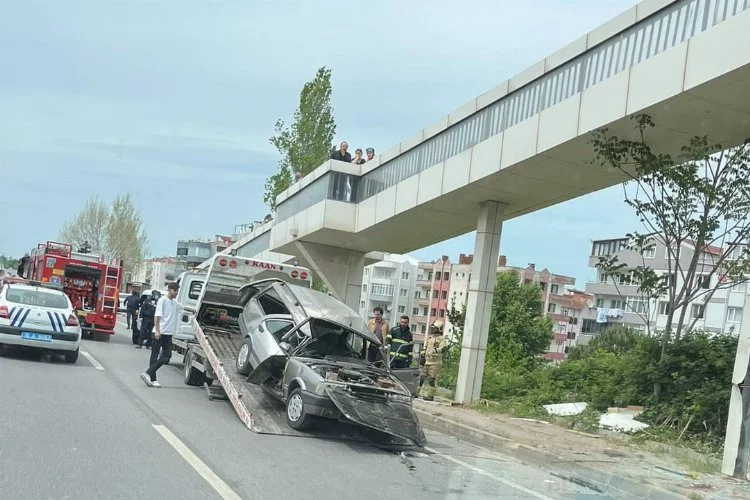 Bursa Mudanya'da feci kaza... Pert olan araçtan sağ çıktılar