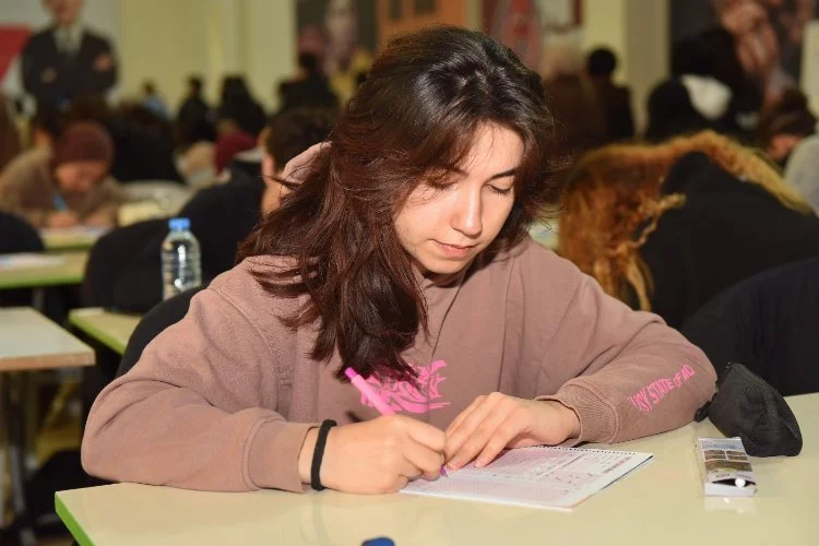 Bursa Yıldırım'dan üniversite adaylarına TYT desteği