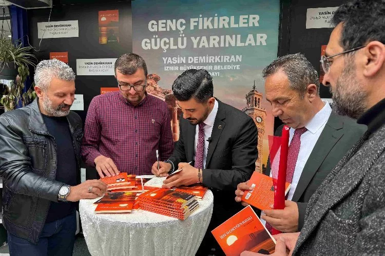 İzmir'de bağımsız genç başkandan imza günü