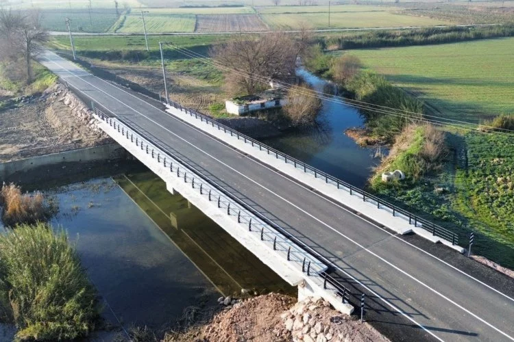 İzmir'in yolları köprülerle örüldü