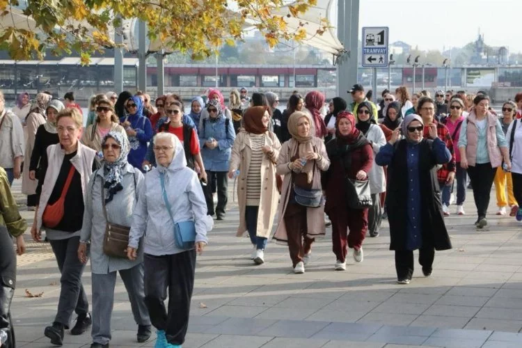 İzmit Belediyesi, kadınları sağlıklı yürüyüşlerde buluşturuyor
