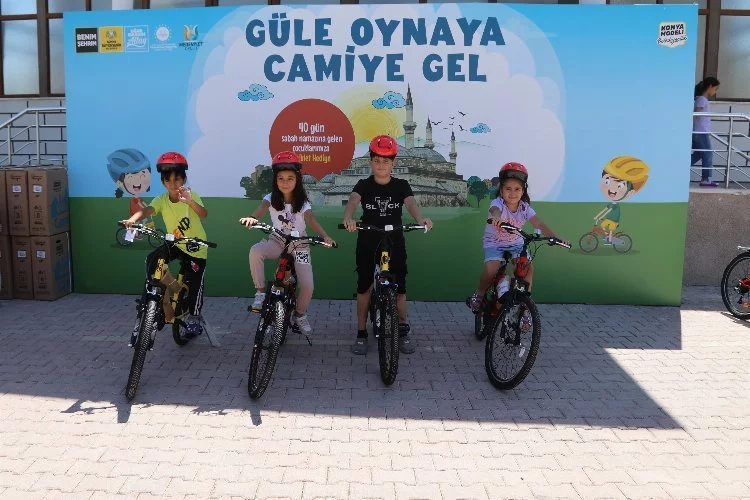 Konya'da camiye gelenler bisikletleri kaptı