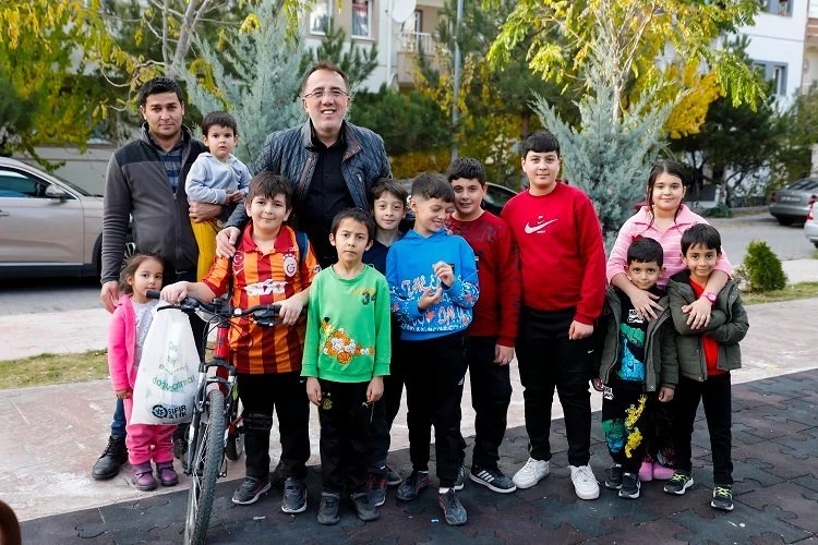 Mehmet Savran'dan Nevşehirli çocuklara hediye